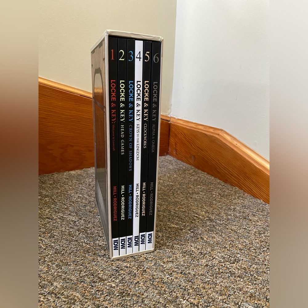 Locke & Key - Graphic Novels Box Set - Picture 2 of 5